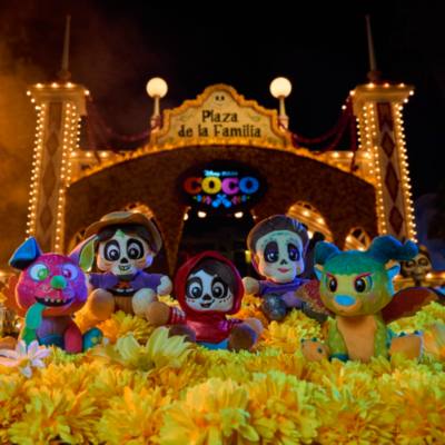 Disney Wishables Shimmer Mystery Mini Plush, Coco