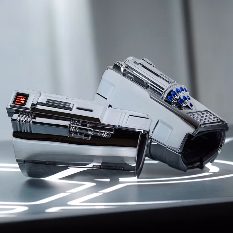 Mandalorian Gauntlets, Star Wars: Galaxy&rsquo;s Edge