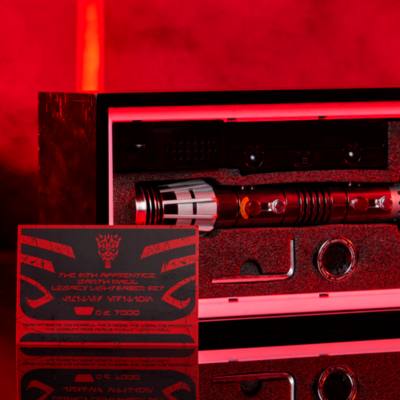 The Sith Apprentice: Darth Maul Legacy LIGHTSABER Hilt Set, The Phantom Menace 25th Anniversary, Limited Edition