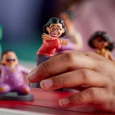 Turning Red Deluxe Figurine Playset