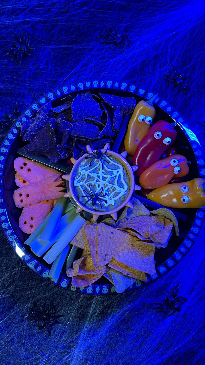 Play Oogie Boogie Roulette Serving Dish, Tim Burton's The Nightmare Before Christmas Video