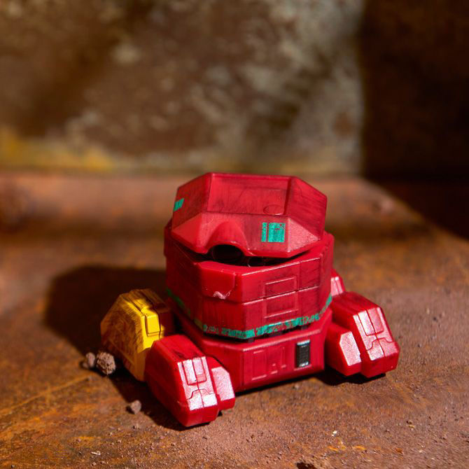 Background image of B2EMO Astromech Droid Action Figure Set