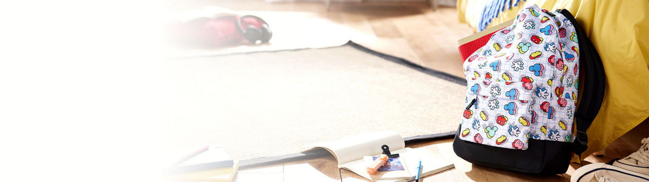 Background image of School Shop​